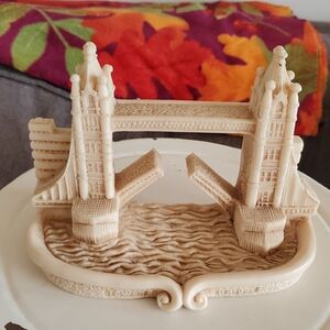 Vintage Beige Tower Bridge Figurine